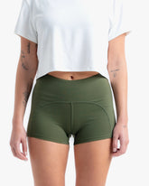 WHILE ON EARTH WOMEN'S MID-RISE INTENT SHORT 3" OLIVE